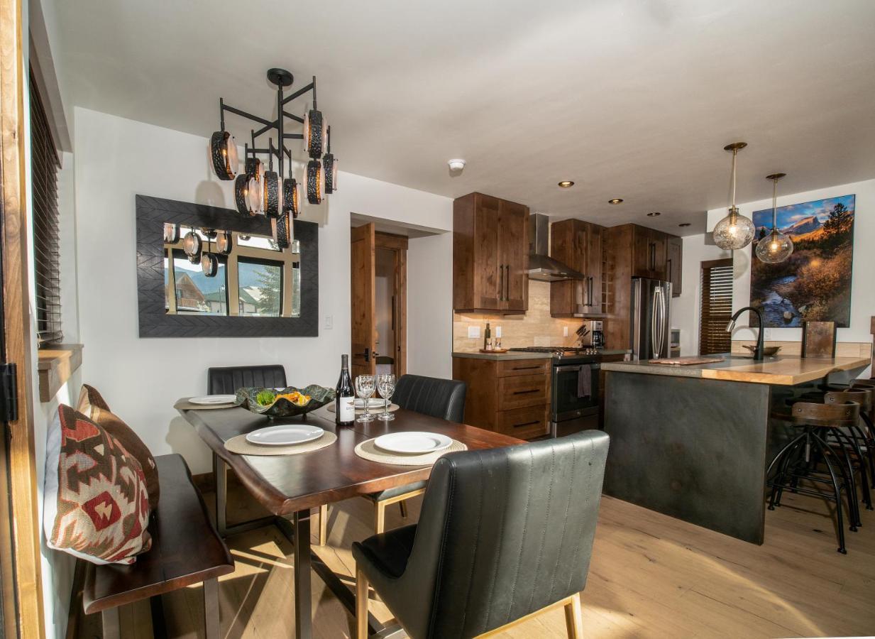 Chic Retreat Indoor Outdoor Fireplace, Private Jacuzzi, Great Location! Estes Park Exterior foto