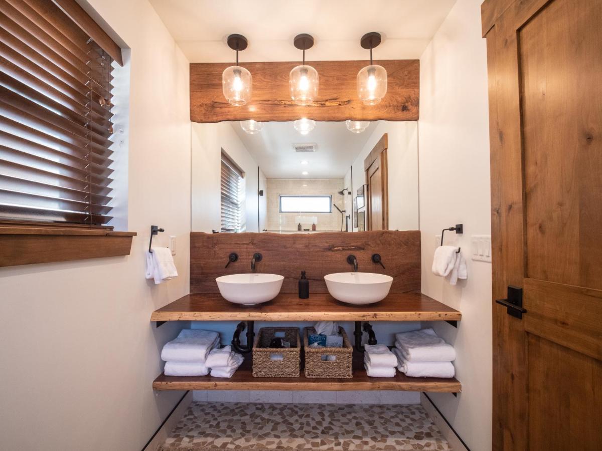 Chic Retreat Indoor Outdoor Fireplace, Private Jacuzzi, Great Location! Estes Park Exterior foto